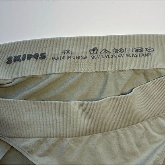 Skims Body Brief - Talc - 4x - Picture 5 of 6